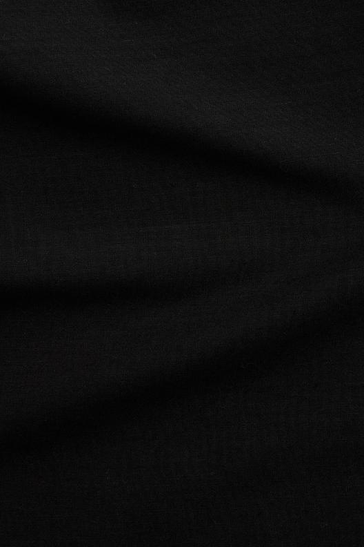 39501 | dense and stretch plain weave, crisp touch, solid color piece dyed, weft stretch fabric; washable wool