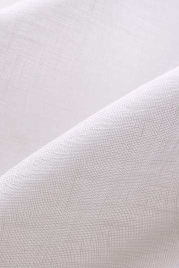 BELLAGIO BLANC OPTIQUE | plain weave with a discrett tranparence, slubbed yarn in warp and weft