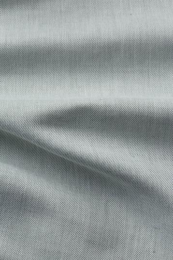 Iridessa | Twill, bicolor, dense and fluid, discreet slub




