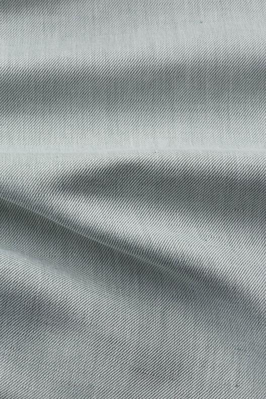 Iridessa | Twill, bicolor, dense and fluid, discreet slub




