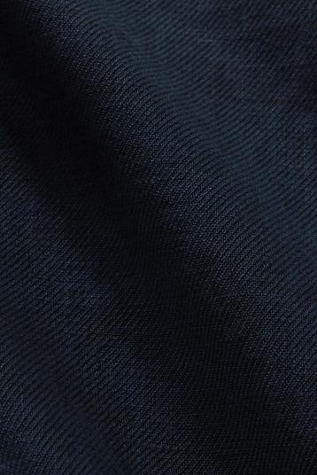 ROGLIANO.D1-TIC | Bicolor twill, fake plain look, fine slub, bulky and crisp handle, PU coating, Masters of Flax Fibre™ on request 


