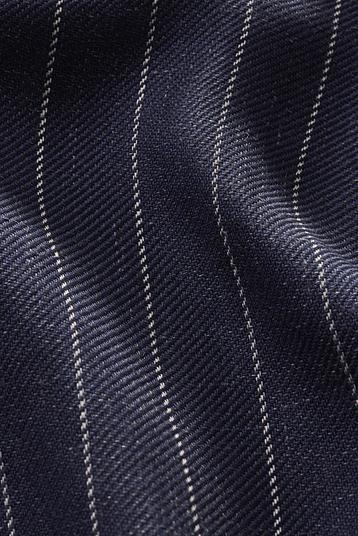 ART. 64408 Dis. 1200 | Yarn dyed fabric with balanced twill weave structure and striped pattern, Airo finish, dense and supple. Min. for sampling 50m/col, for production 300m/col, stock service dependng on availability.
