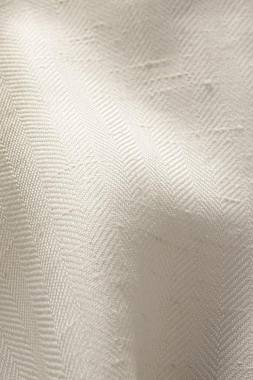 ART. 64409 Dis. 1000 | Yarn dyed herringbone fabric with shantung effect, dense and fluid, slub yarn, silky and shiny aspect very discreet, . Min. for sampling 50m/col, for production 300m/col, stock service dependng on availability.
