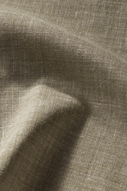 H4094 | whitened plain weave, delavé effect yarns, a touch of silk

