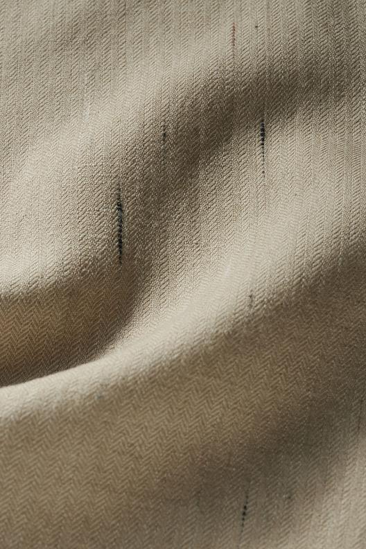 H4672N | Herringbone, wool mix, scattered yet marked wool slubs, soft and cosy touch, trans-seasonal or winter. Available also in twill weave.

