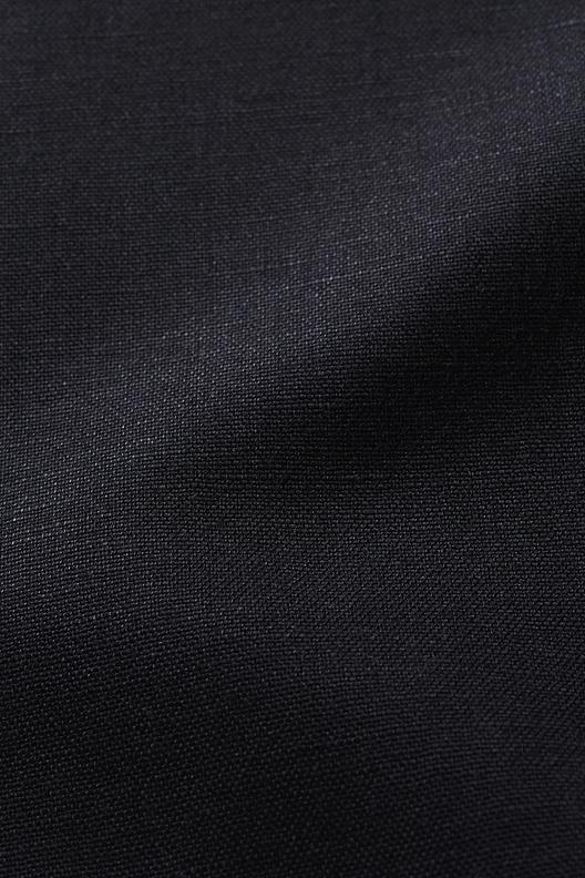 81530 | linen and wool canvas, discreet slubs, soft lustrous shine, bulky hand 
