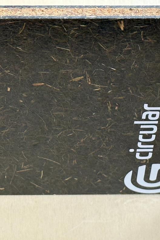 Sandwich panel Cork core | Sandwich panel  featuring a 3 mm cork core and a Flax/Hemp short-fibre skin.
This panel is designed for applications such as wall panels or façade elements.