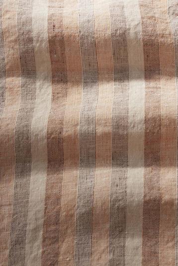 LINEA FIT – DES. LINFIL | Large width, end on end stripe, washed finishing.
