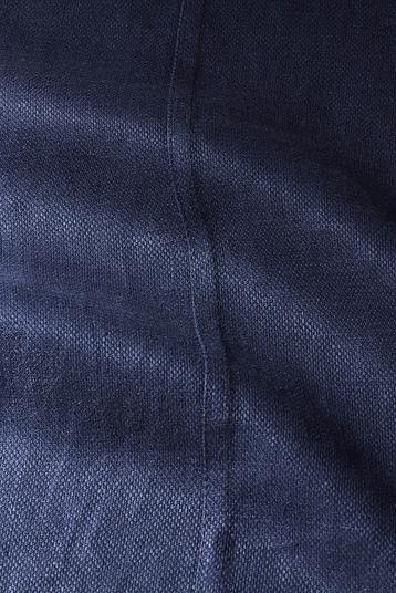 LI626059GD2AEE640H Max | Garment dyed, dobby micro piqué weave, glazed look, enzyme washed.