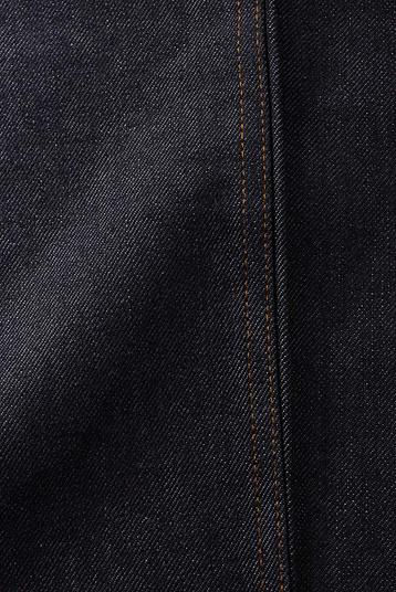 AMX-5304B | Marmara Hemp® fibre is the product of a secure, sustainable and innovative supply chain: an exclusive partnership between hemp producers in 3 distinct French regions, an experienced cottonizing mill and a distributor. It is the first hemp fibre to have a sustainable, Cradle to Cradle Platinum level certification and a verified Life Cycle Assessment. Marmara Hemp® works in collaboration with global textile manufacturers: here a denim example, 12 oz, developed in different washed-out levels.