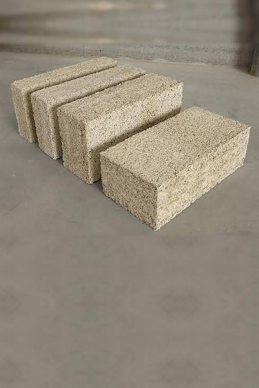 Isohemp | IsoHemp hemp block for glued, non-load-bearing masonry: building envelopes, partitions and insulating lining walls that are healthy and natural. Thermal conductivity of 0.071 W/m·K, thermal resistance of 1 to 5 m²·K/W across 8 thicknesses. Phase shift of 4 to 24 h, sound reduction of 37 to 45 dB. Fire resistance up to 240 min. Vapour-permeable, it regulates indoor humidity. It stores CO₂ and supports low-carbon construction. Learn more: https://www.isohemp.com/


