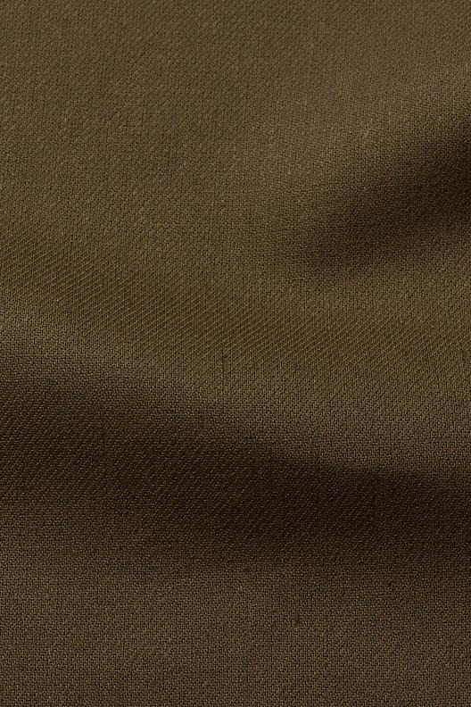 TCB985/I1 Col:I0006 Anituli Indario | sergé teint pièce lin et viscose Ecovero, teinture avec le procédé innovant "Indario" Teintures certifiées ZDHC, pré-lavé, à délaver en vêtement fini pour aspect et couleur finale. 
Production eco-responsable : trajectoire de reduction de la consommation d'energie. energies renouvelbles à 65%, incluant des panneaux solaires pour la production en propre. Eaux usées réutilisées en interne à 54%
> certif FCL Lenzing ??


