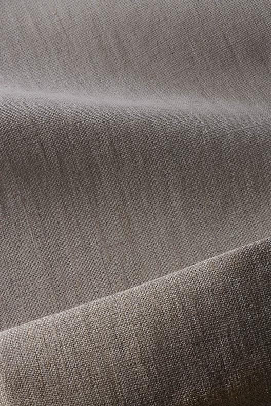 91152/GESSO | natural linen canvas with an ultra matt Chalk finishing, supple drape 