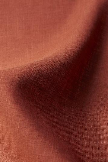 MAXLIN 8 | thin yarn, supple, changeant weave, fake plain 
Sustainable processes: > 80% energy renewable electricity (including self-produced with solar panels).