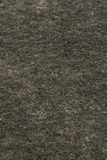 DIAMOND | Rug quality made from fine linen yarn, for softness and a silk-like look, European Flax™ certified ; for custom made rugs.
