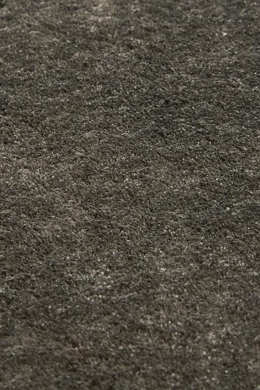 DIAMOND | Rug quality made from fine linen yarn, for softness and a silk-like look, European Flax™ certified ; for custom made rugs.