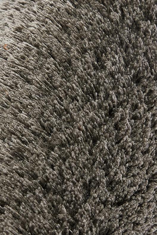 ANTEA | Rug quality made from intimate blend yarns, combining the softness and bulkiness from the wool, with the strength, durability and shine of linen, , European Flax™ certified ; for custom made rugs.