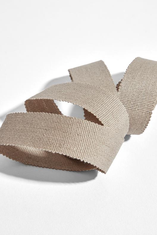 7336/petersham shuttle | petersham shuttle, millinery grosgrain ribbon, available in 15 and 25 mm wide, 8,2gr/rm in 25mm, stock service