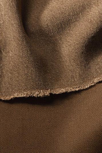 TCB985/I1 Col:I0006 Anituli Indario | Twill, Piece Dyed. innovative dyeing process "Indario": ZDHC-certified dyes, prewashed, final color and appearance comes after washing. Viscose EcoVero. Sustainable processes: Energy reduction trajectory, renewable sources 65% including self-produced with solar panels. Waste water internally re-used 54%.

