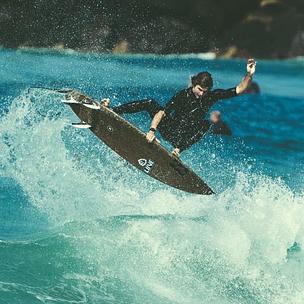 Notox manufactures linen surfboards